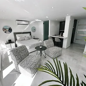 Ocean Front Coral Luxury Apartment San Juan